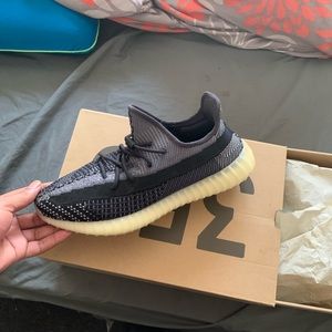 Selling my Yeezys there practically new